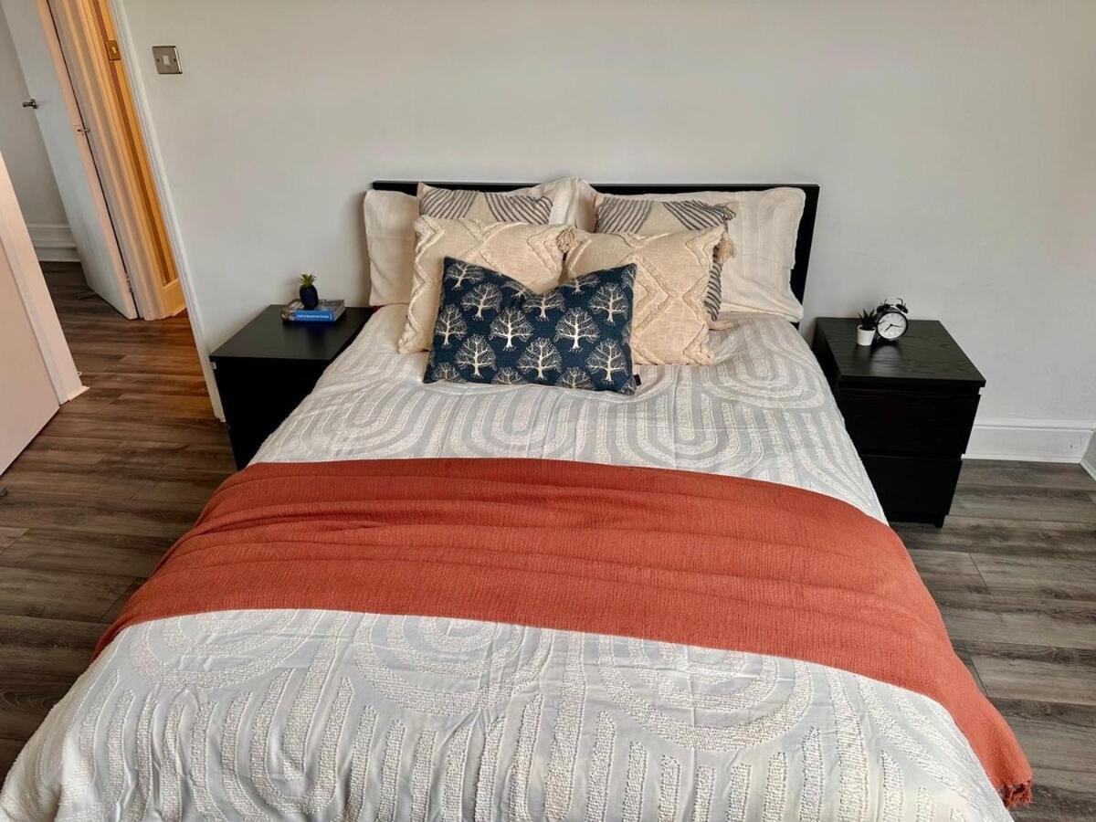 Apartment Bright And Spacious 2 Bed Flat London