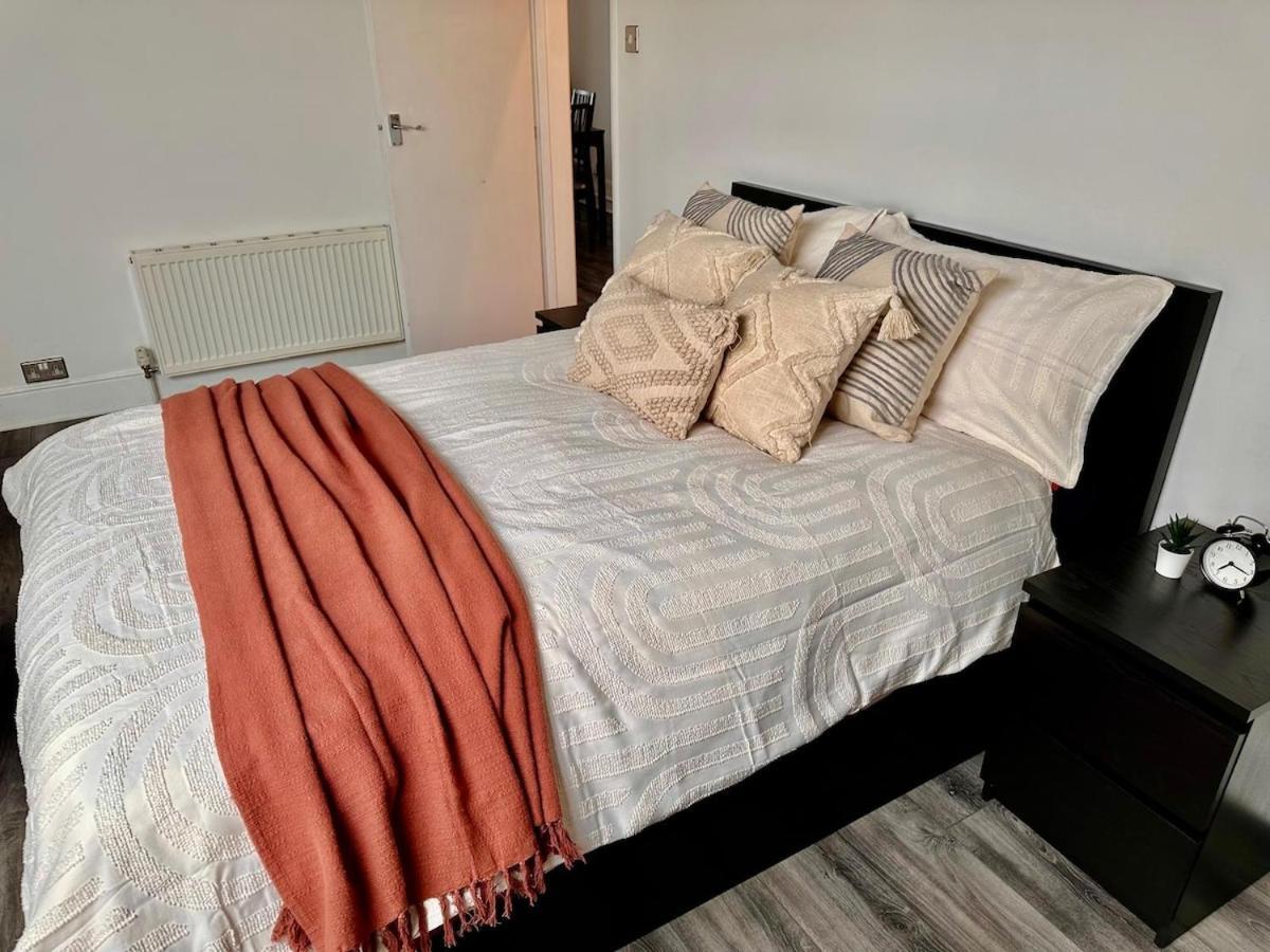 Bright And Spacious 2 Bed Flat * London